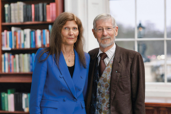 Bildbeschreibung: Ingeborg und Erwin Hockmaier sind Chochlea-Implanat-Pioniere. Sie erhielten den QEPrize for Engineering 2026.