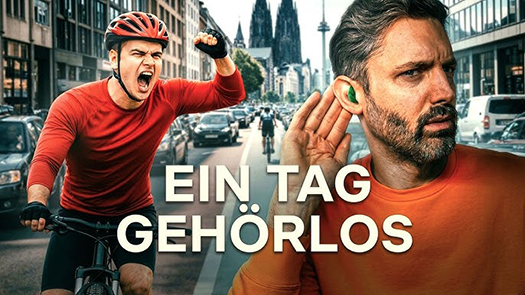 Auf dem Foto ist ein Screenshot des Reels zu sehen. Joseph DeChangeman hält sich eine Hand hinters Ohr und hinter im kommende brüllend ein Fahrradfahrer angeradelt.