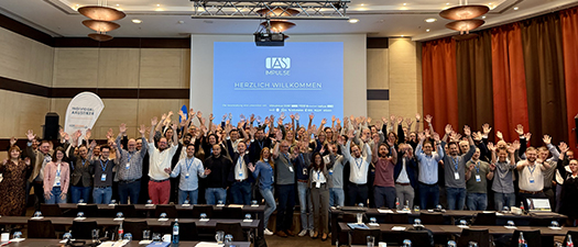 Das Foto zeigt eine große Gruppe von Hörakustikern, die an der IAS Impulse teilgenommen haben,